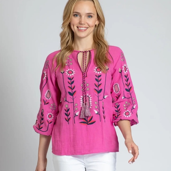 Apny Tops - NWT APNY Abstract Floral Embroidered Top